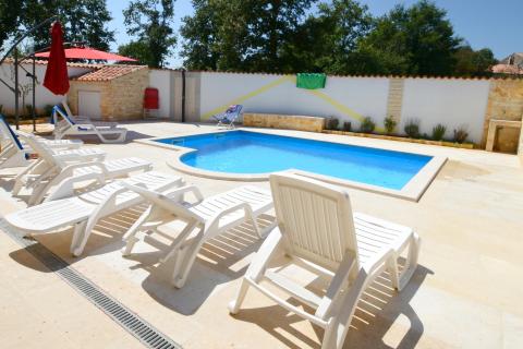 Istra, Vi&scaron;njan, okolica - Apartmanska kuća s bazenom