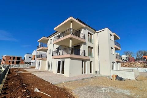 Krk,Njivice,panoramski pogled na more,okućnica 150 m2