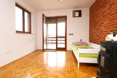 Žažina, kuća s voćnjakom i garažom, 52m2