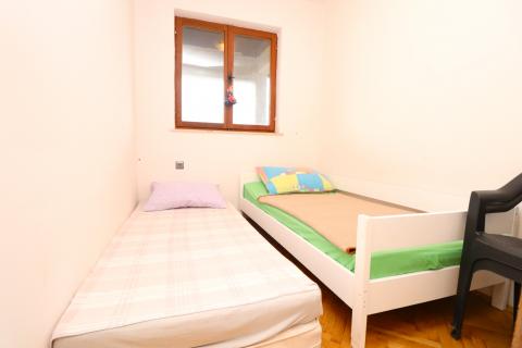 Žažina, kuća s voćnjakom i garažom, 52m2