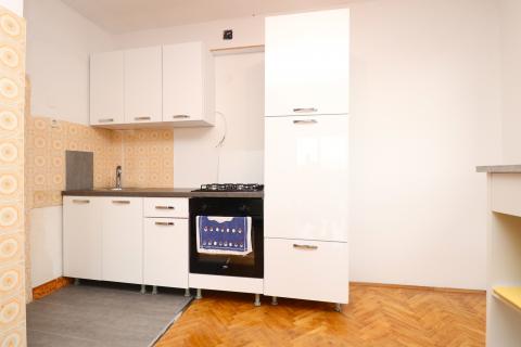 Žažina, kuća s voćnjakom i garažom, 52m2