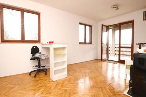 Žažina, kuća s voćnjakom i garažom, 52m2