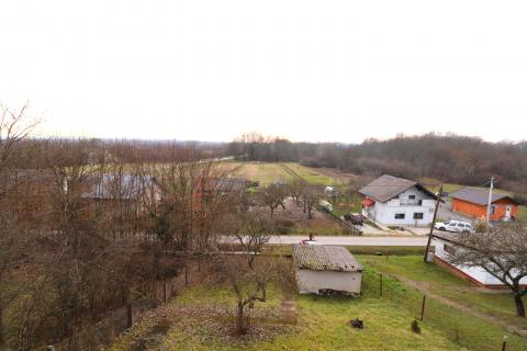 Žažina, kuća s voćnjakom i garažom, 52m2