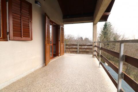 Žažina, kuća s voćnjakom i garažom, 52m2