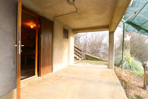 Žažina, kuća s voćnjakom i garažom, 52m2