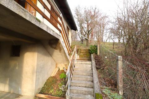 Žažina, kuća s voćnjakom i garažom, 52m2