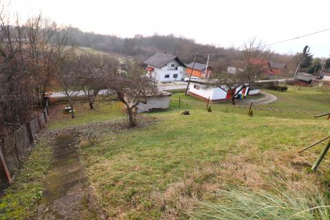 Žažina, kuća s voćnjakom i garažom, 52m2