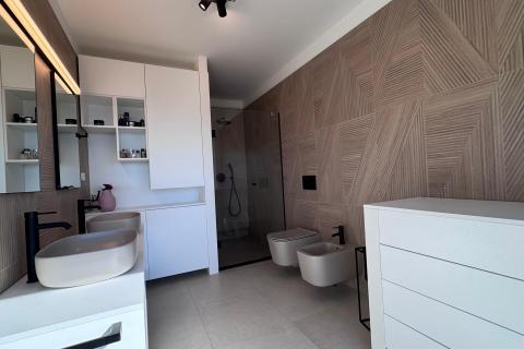 Rijeka, Kostrena, trosobni stan, parking, pogled