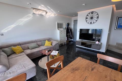 Rijeka, Kostrena, trosobni stan, parking, pogled