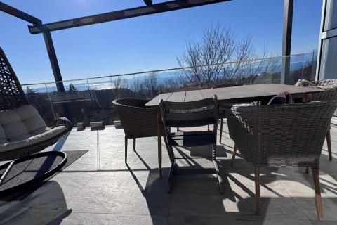 Rijeka, Kostrena, trosobni stan, parking, pogled