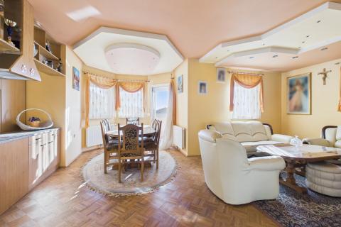 Zapre&scaron;ić-Jablanovec četverosoban stan s dva balkona - REZERVIRANO