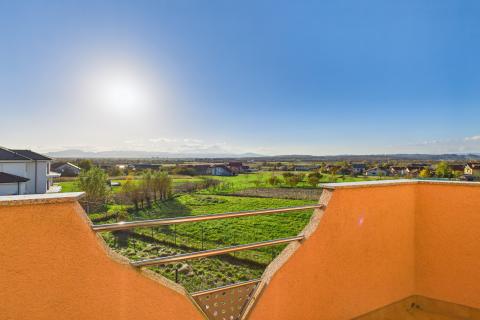 Zapre&scaron;ić-Jablanovec četverosoban stan s dva balkona - REZERVIRANO