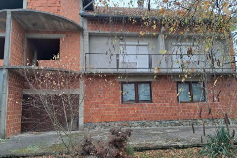 Orahovica, kuća 198 m2 + okućnica 5017 m2 