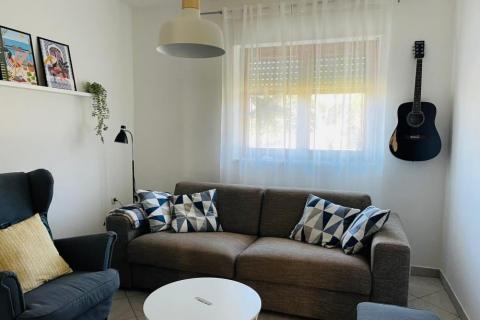 Istra,Loborika-kuća sa velikom okućnicom i garažom