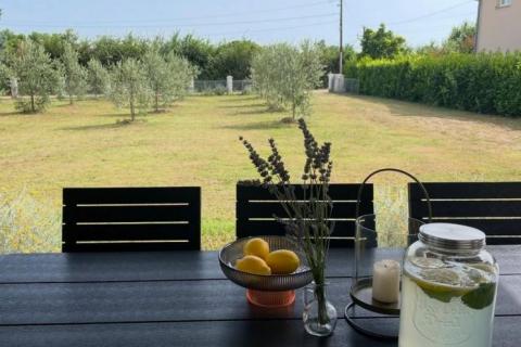 Istra,Loborika-kuća sa velikom okućnicom i garažom