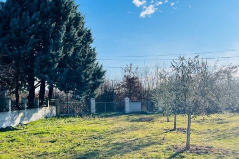 Istra,Loborika-kuća sa velikom okućnicom i garažom