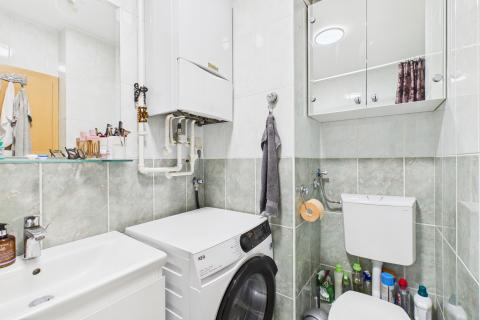 Zagreb, Oranice - dvosoban stan s lođom i parkingom