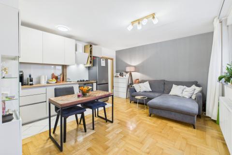 Zagreb, Oranice - dvosoban stan s lođom i parkingom