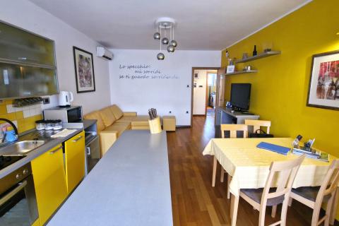 Istra, Pula, Centar - stan 62 m2, 2 balkona, parking, namje&scaron;ten