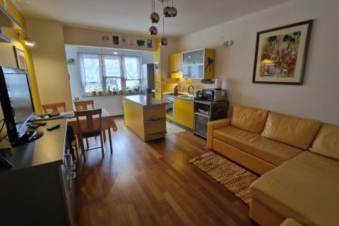 Istra, Pula, Centar - stan 62 m2, 2 balkona, parking, namje&scaron;ten