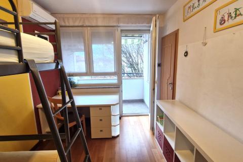 Istra, Pula, Centar - stan 62 m2, 2 balkona, parking, namje&scaron;ten