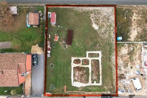 Istra Buje,Momjan-Građevinsko zemlji&scaron;te sa započetom gradnjom