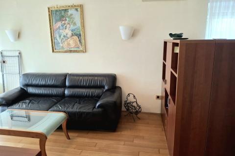 Rab, Palit- stan sa parkingom blizu mora