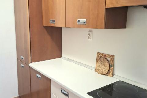 Rab, Palit- stan sa parkingom blizu mora