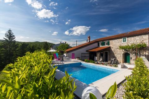 Matulji, Veli Brgud, obnovljena kamena kuća s bazenom i garažom