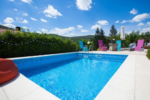 Matulji, Veli Brgud, obnovljena kamena kuća s bazenom i garažom