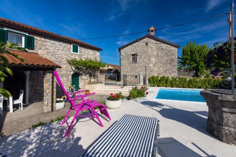 Matulji, Veli Brgud, obnovljena kamena kuća s bazenom i garažom