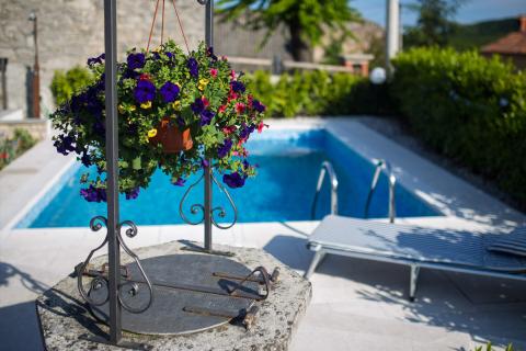 Matulji, Veli Brgud, obnovljena kamena kuća s bazenom i garažom