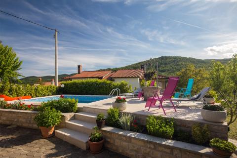 Matulji, Veli Brgud, obnovljena kamena kuća s bazenom i garažom