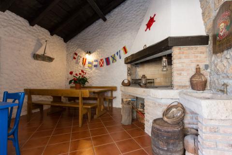 Matulji, Veli Brgud, obnovljena kamena kuća s bazenom i garažom