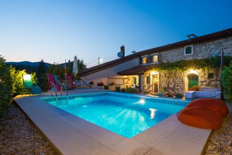 Matulji, Veli Brgud, obnovljena kamena kuća s bazenom i garažom