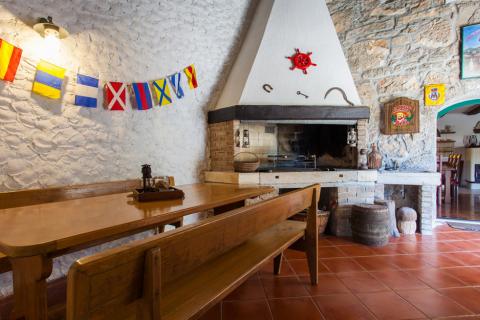 Matulji, Veli Brgud, obnovljena kamena kuća s bazenom i garažom