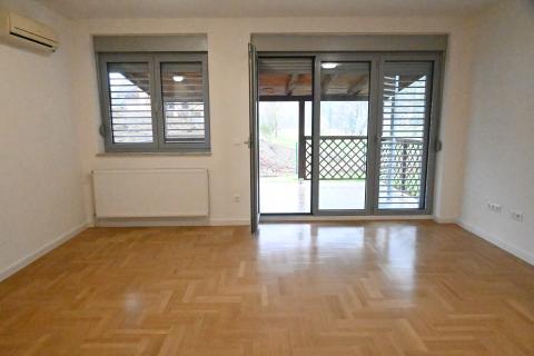 Zagreb, Dubrava - stan s 2 spavaće sobe, 2 parkirna mjesta, vrt