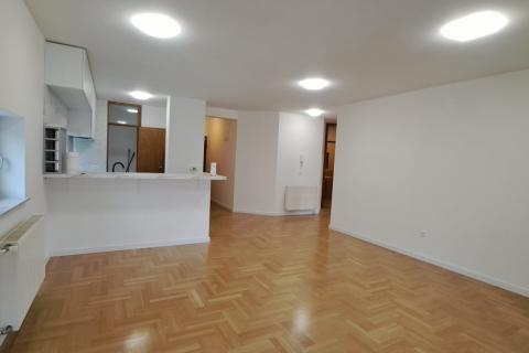 Zagreb, Dubrava - stan s 2 spavaće sobe, 2 parkirna mjesta, vrt