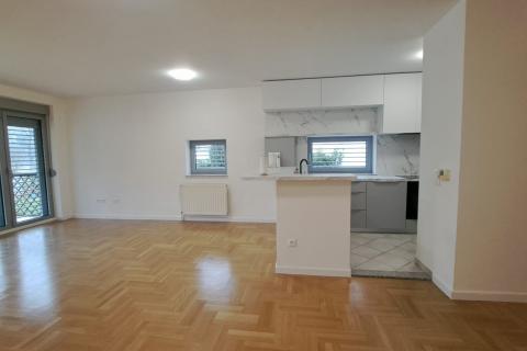 Zagreb, Dubrava - stan s 2 spavaće sobe, 2 parkirna mjesta, vrt