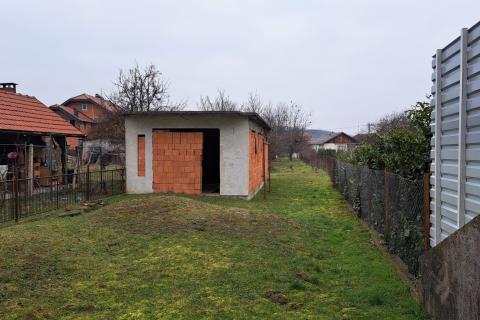 Zagreb, Dubrava - obiteljska kuća katnica 200 m2, okućnica, mirna ulica