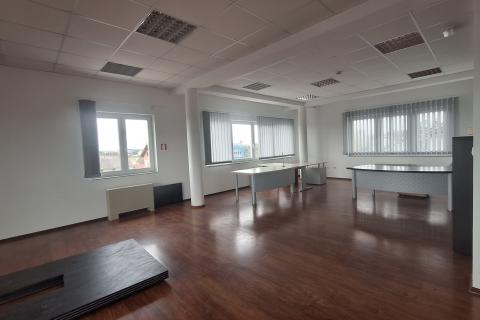 Iznajmljuje se moderan poslovni prostor u Lučkom