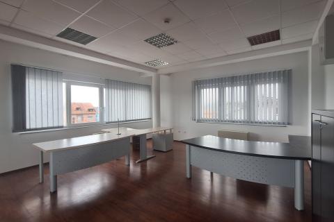 Iznajmljuje se moderan poslovni prostor u Lučkom