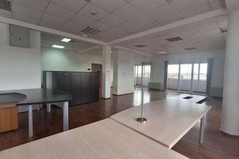 Iznajmljuje se moderan poslovni prostor u Lučkom