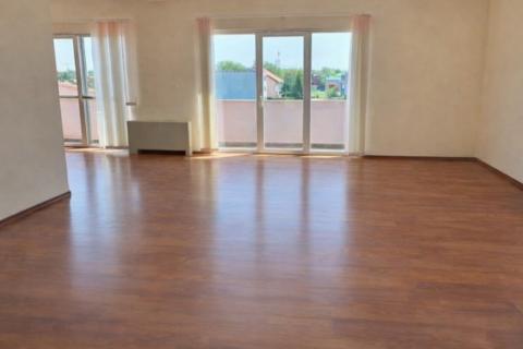 Iznajmljuje se moderan poslovni prostor u Lučkom