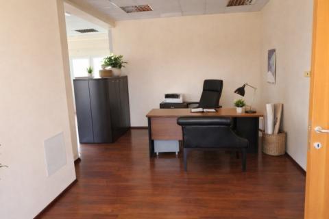 Iznajmljuje se moderan poslovni prostor u Lučkom