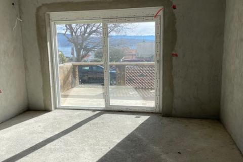 Krk-grad,etaža s pogledom,okućnica 245 m2