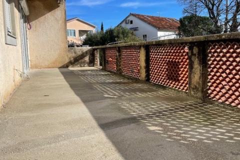 Krk-grad,etaža s pogledom,okućnica 245 m2