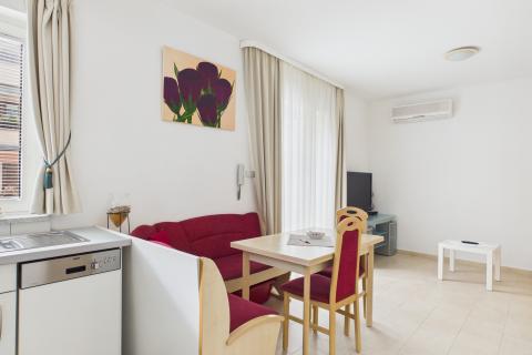 Rovinj - 4 apartmana, pogled na more, 500 m od plaže