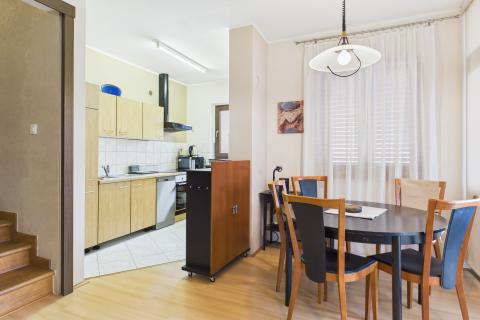 Rovinj, stan 86 m2, 2 spavaće sobe, parking, do centra