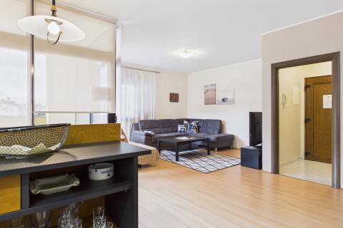 Rovinj, stan 86 m2, 2 spavaće sobe, parking, do centra